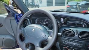 Renault Megane Lenkrad neu beziehen auch Kunststofflenkrad