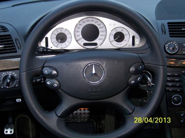 Lenkrad für Mercedes E-Klasse W211 S211 2006-09 Neu Beziehen Lederlenkrad